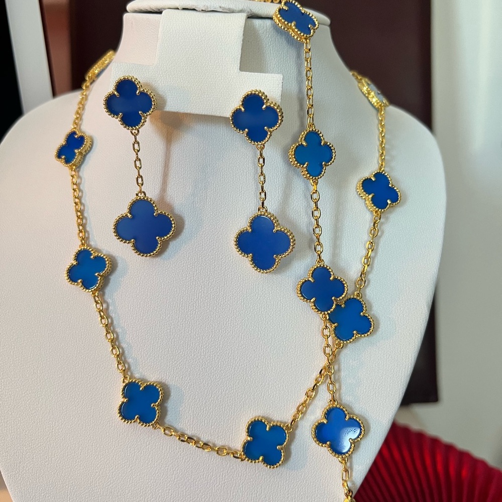 Elegant Blue and Gold Clover Necklace